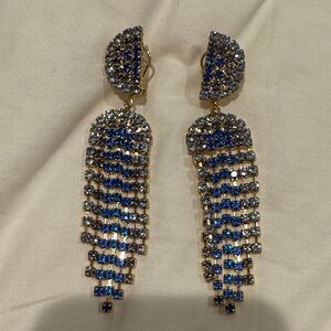 Elegant Blue stones set in gold, pierced.